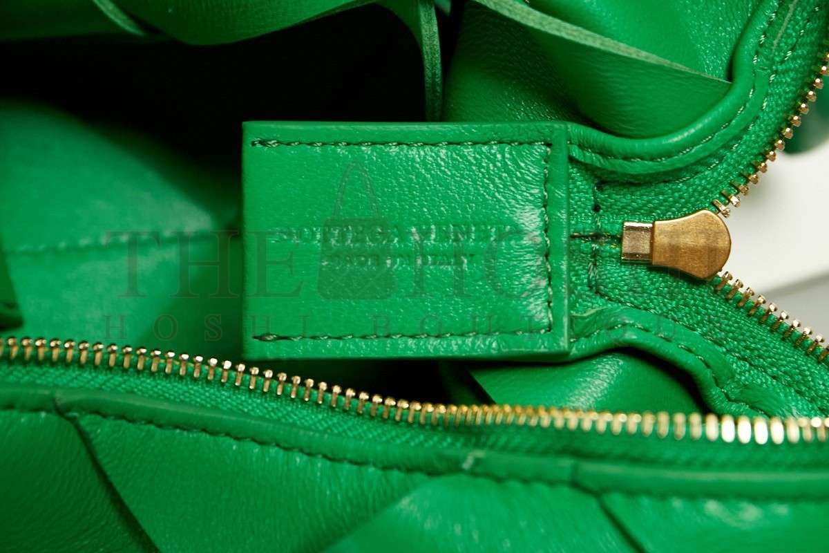 B0tt*ga Ven*ta Mini Cassette Camera Bag In Parakeet Lambskin Master Quality