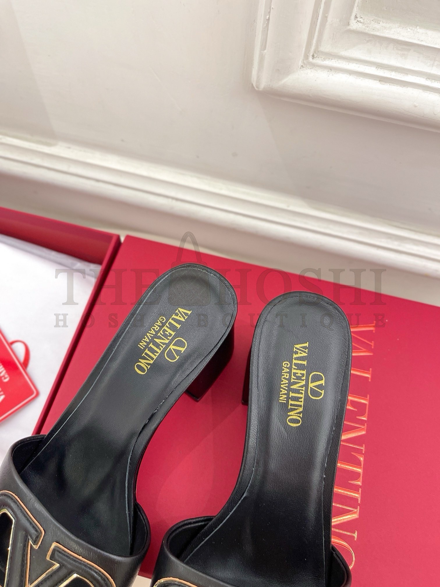 Va1e*ntin0 VLogo Cut-out Slide Sandals 60mm in Black Leather Master Quality