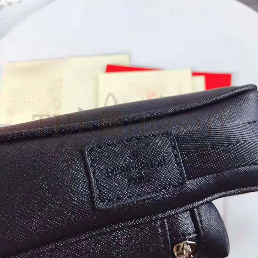L0vis Vvtt0n LV Men Outdoor Messenger Bag in Taïga Leather with Monogram Canvas-Black Master Quality