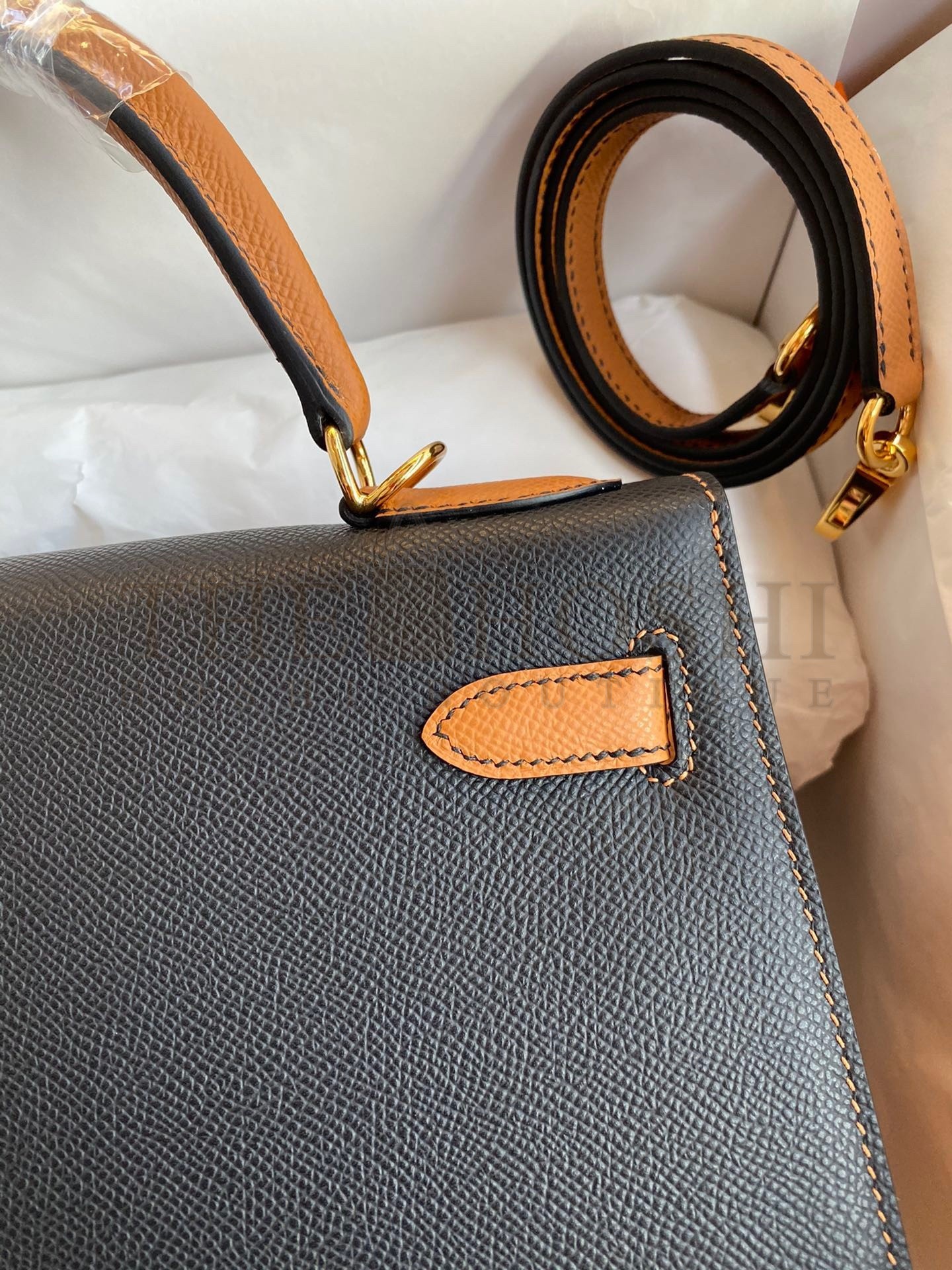 H**me5 Kelly Sellier 28 Bicolor Bag in Black and Gold Epsom Calfskin Master Quality