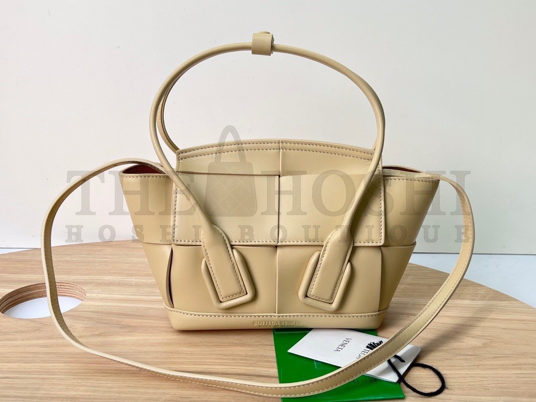 B0tt*ga Ven*ta Mini Arco Bag In Beige Intrecciato Calfskin Master Quality