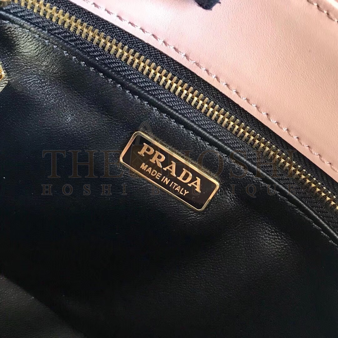 Pra*a Embleme Shoulder Bag In Poudre Saffiano Leather Master Quality