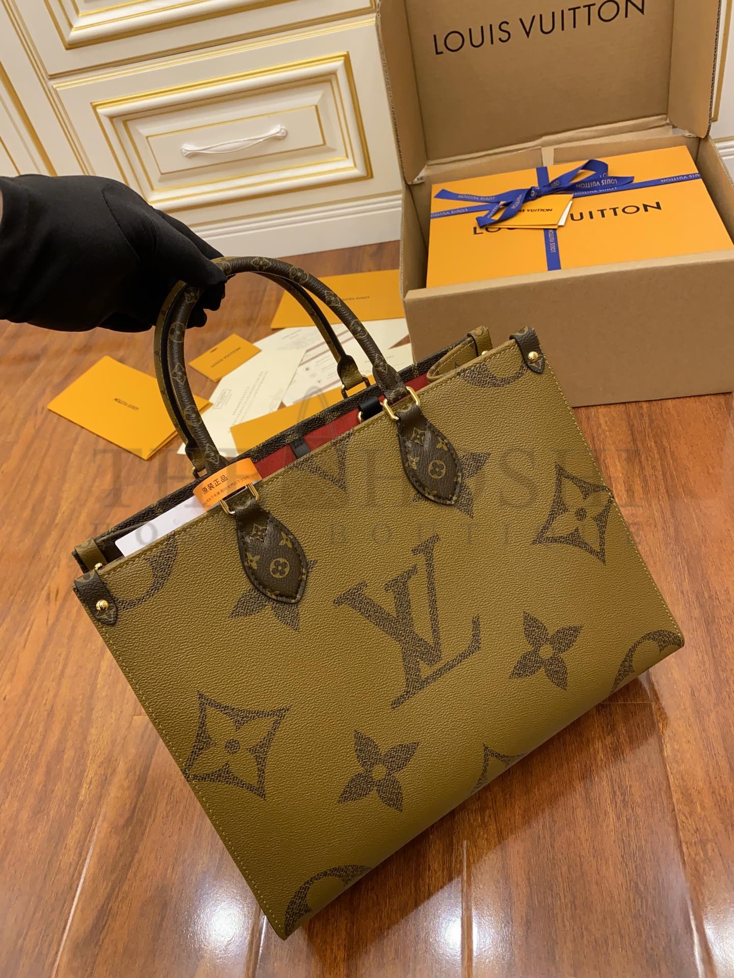 L0vis Vvtt0n Onthego Women  LV  Tote Bag in Monogram Giant Canvas-Brown Master Quality