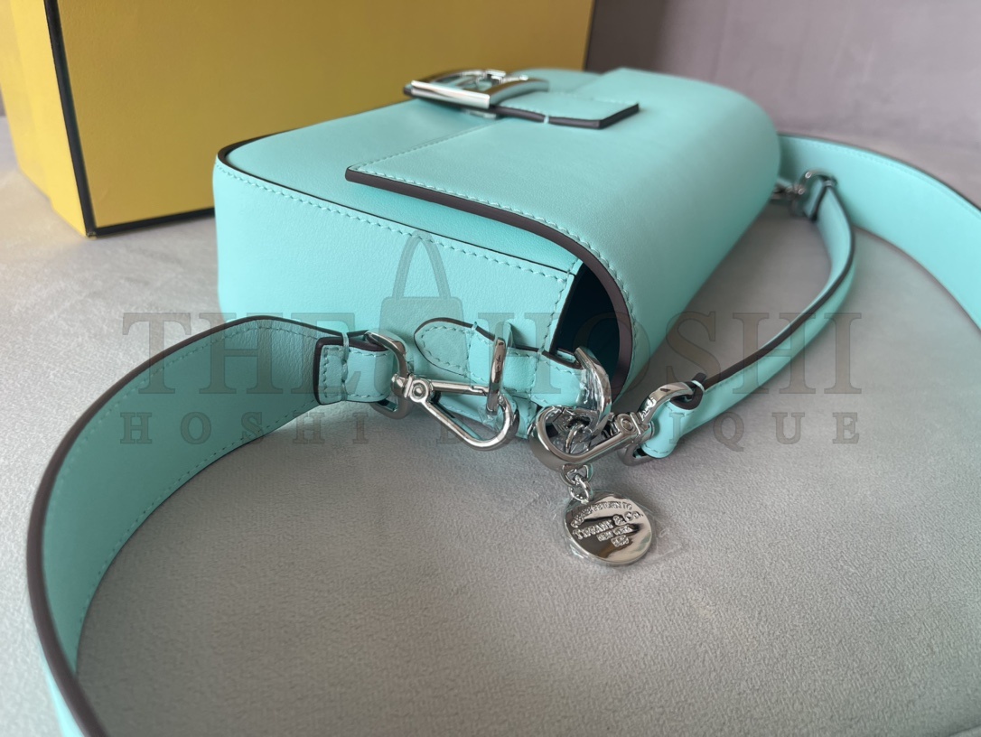 F**di T*f*ny & Co. Re-Edition Baguette bag size: 27*15*6cm Master Quality