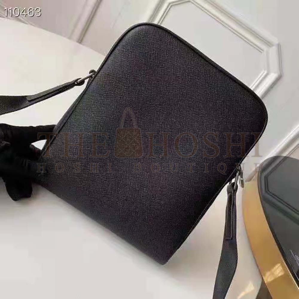L0vis Vvtt0n LV Men Alex Messenger Bag in Taiga Cowhide Leather-Black Master Quality
