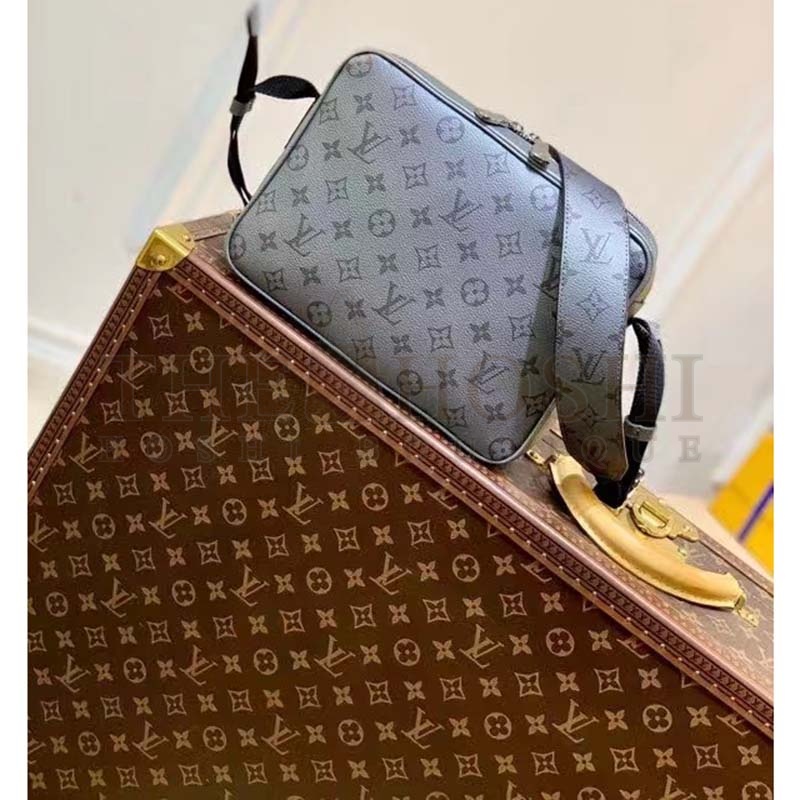 L0vis Vvtt0n LV Men Outdoor Messenger Bag Gunmetal Gray Monogram Coated Canvas Master Quality