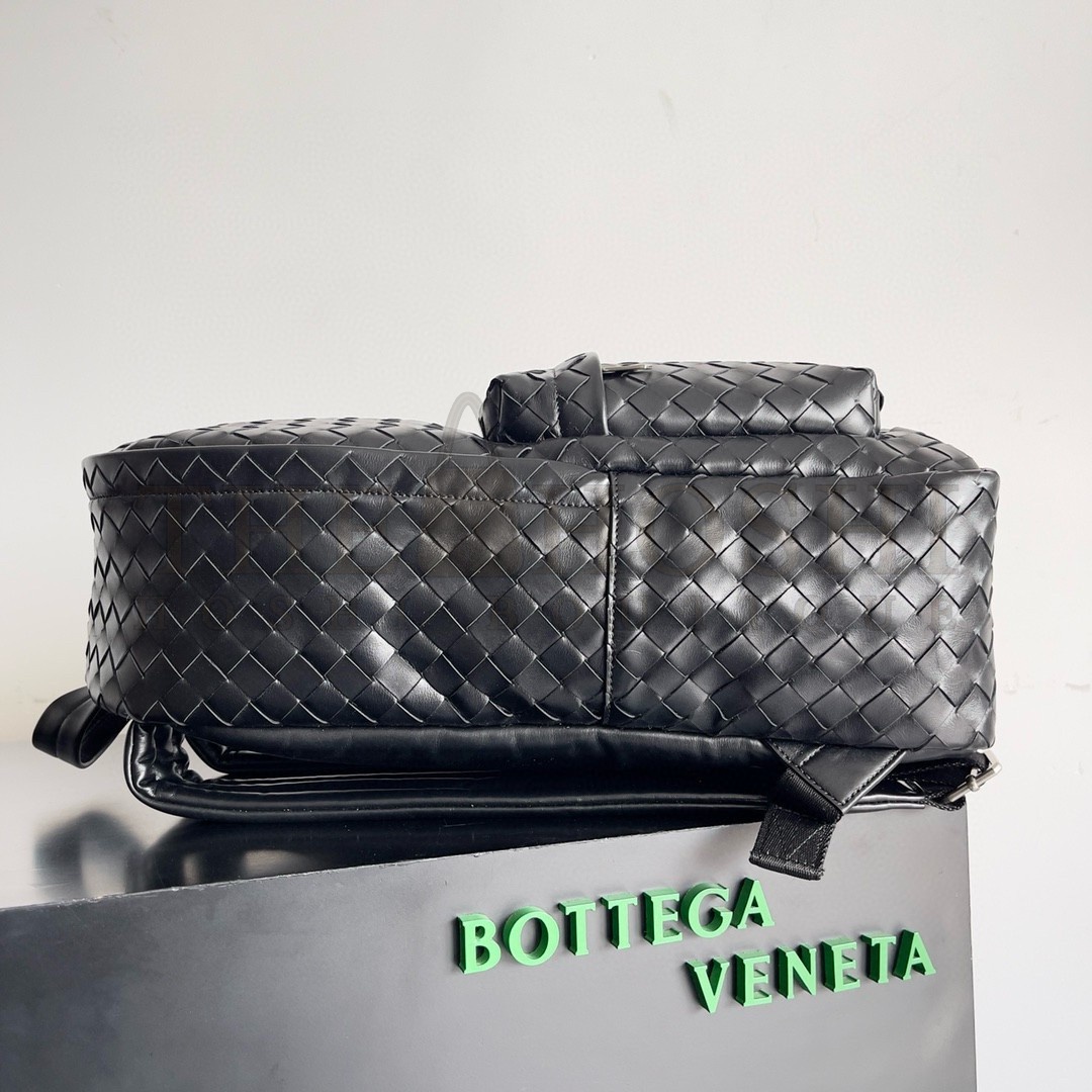 B0tt*ga Ven*ta Medium Backpack In Black Intrecciato Calfskin Master Quality