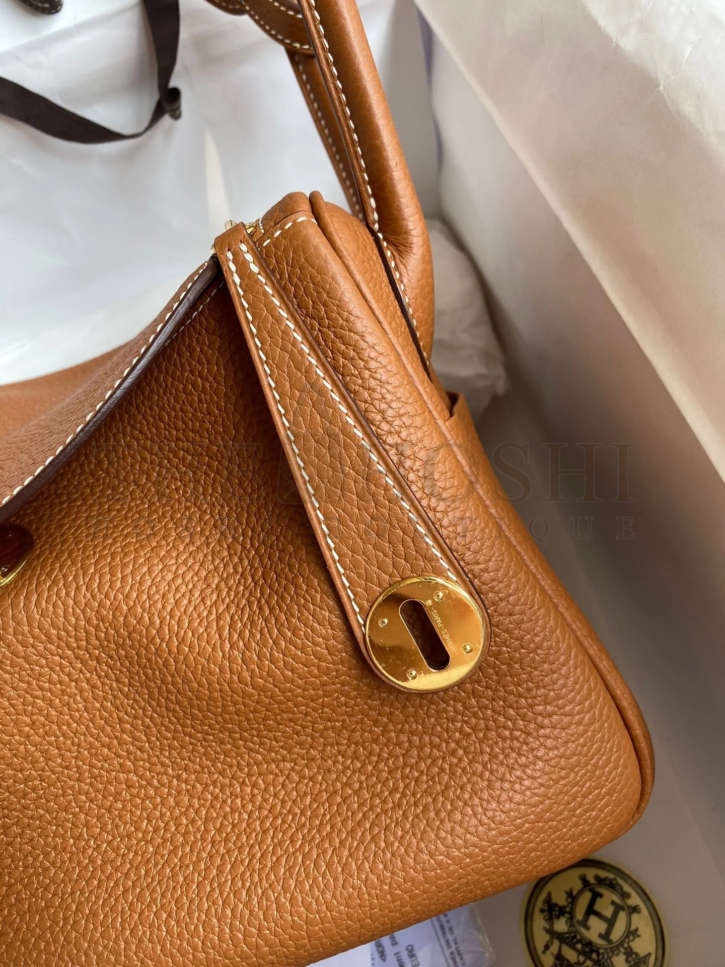 H**me5 Lindy 26 Handmade Bag In Gold Clemence Leather Master Quality