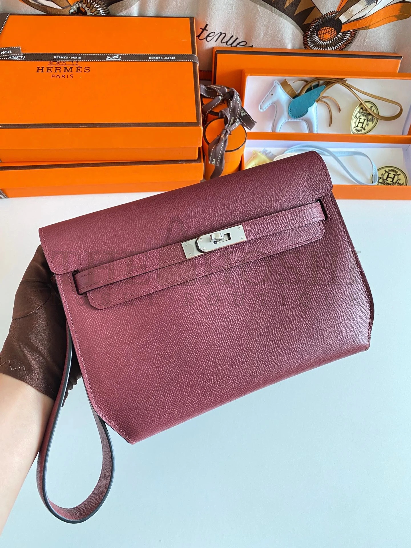 H**me5 Kelly Depeches 25 Pouch in Bordeaux Epsom Calfskin Master Quality