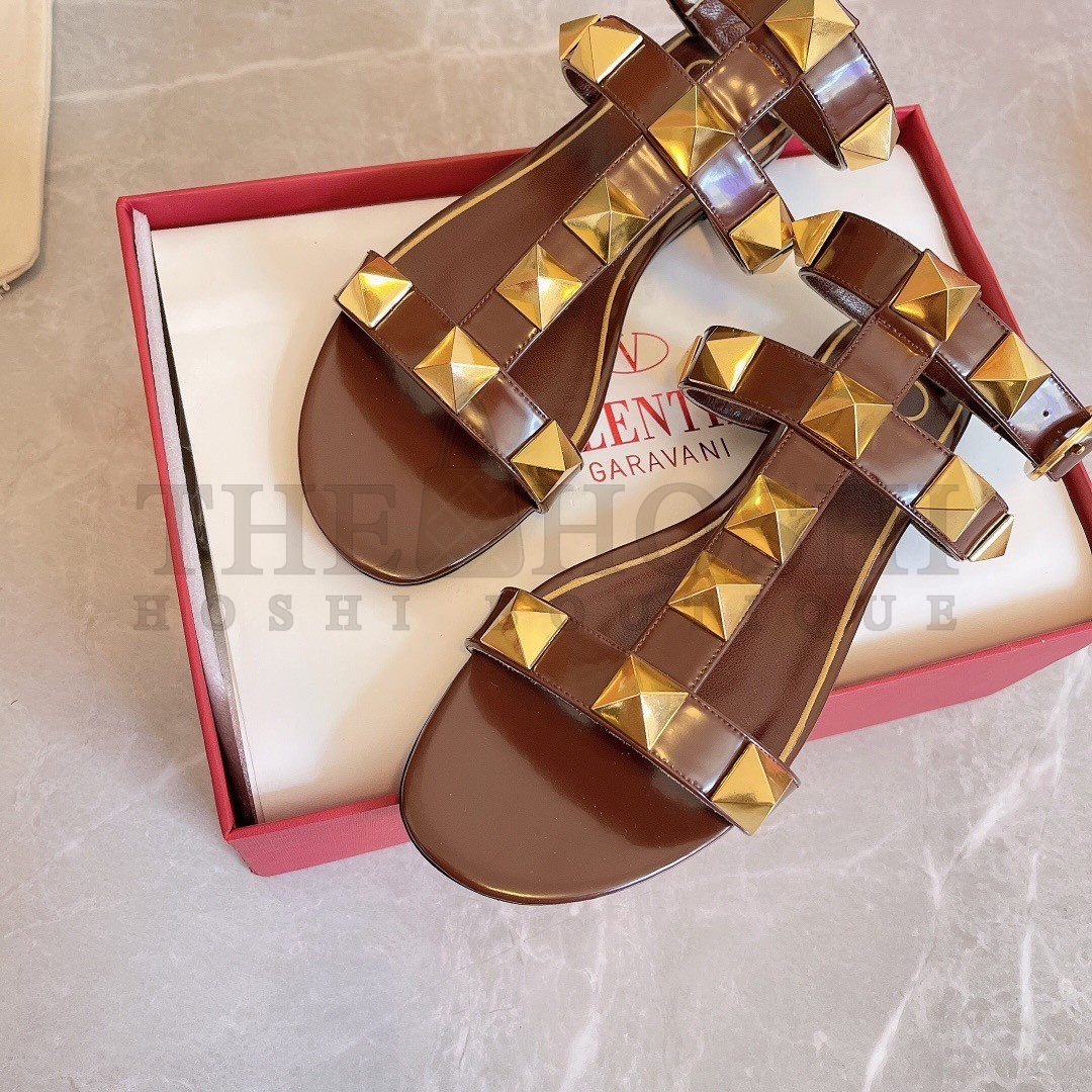 Va1e*ntin0 Roman Stud Flat Sandals In Fondant Calfskin Master Quality