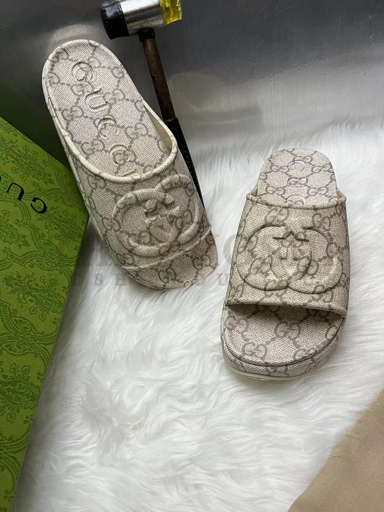 Gvc*1 sandals WOMEN