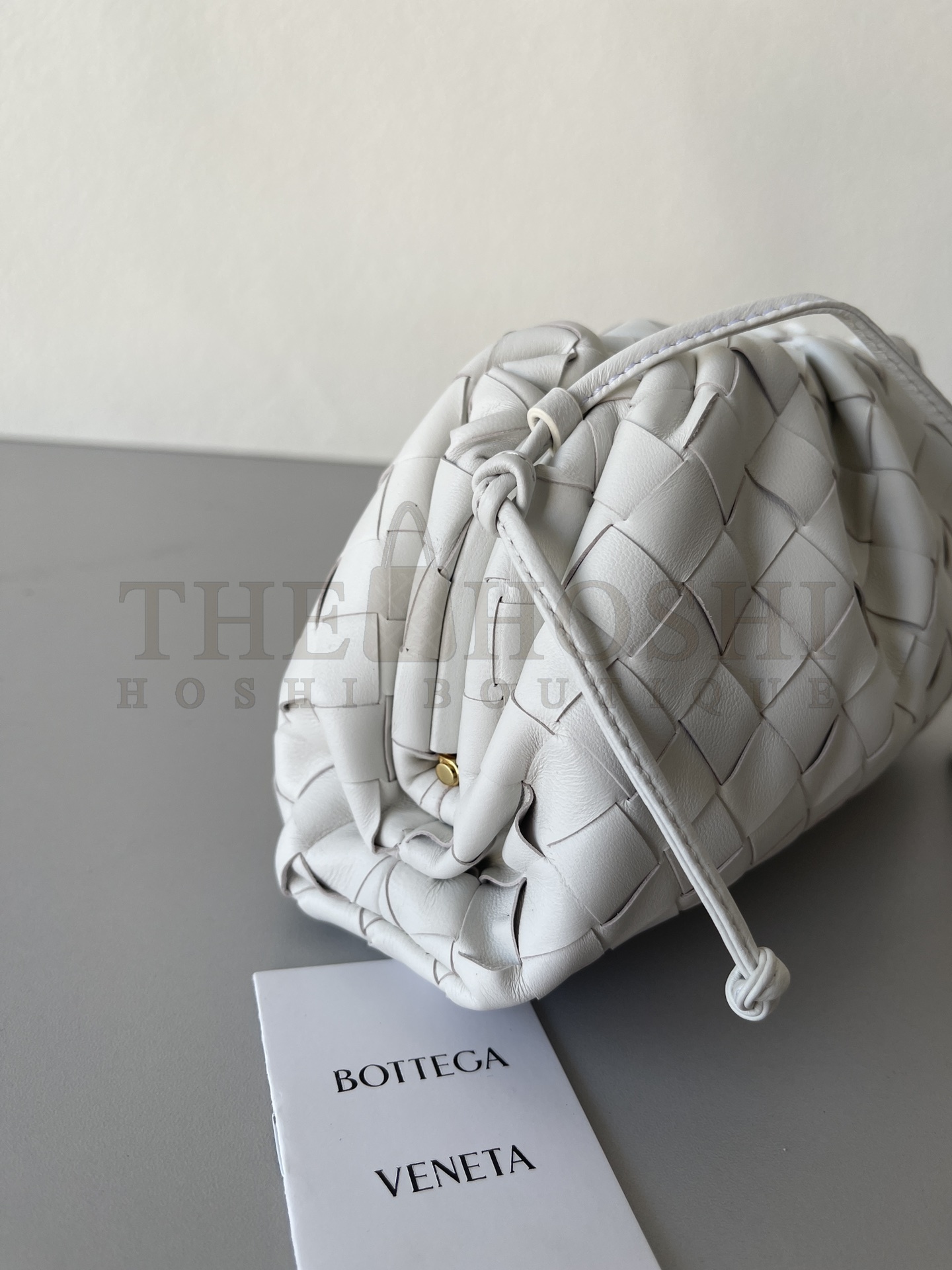 B0tt*ga Ven*ta BV The Pouch Intrecciato Mini Bag In Blue REAL LEATHER SIZE:22*12*7CM Master Quality