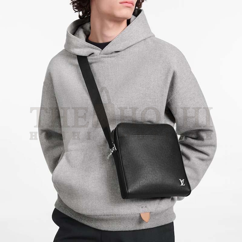 L0vis Vvtt0n LV Men Alex Messenger BB Taiga Cowhide Leather Master Quality