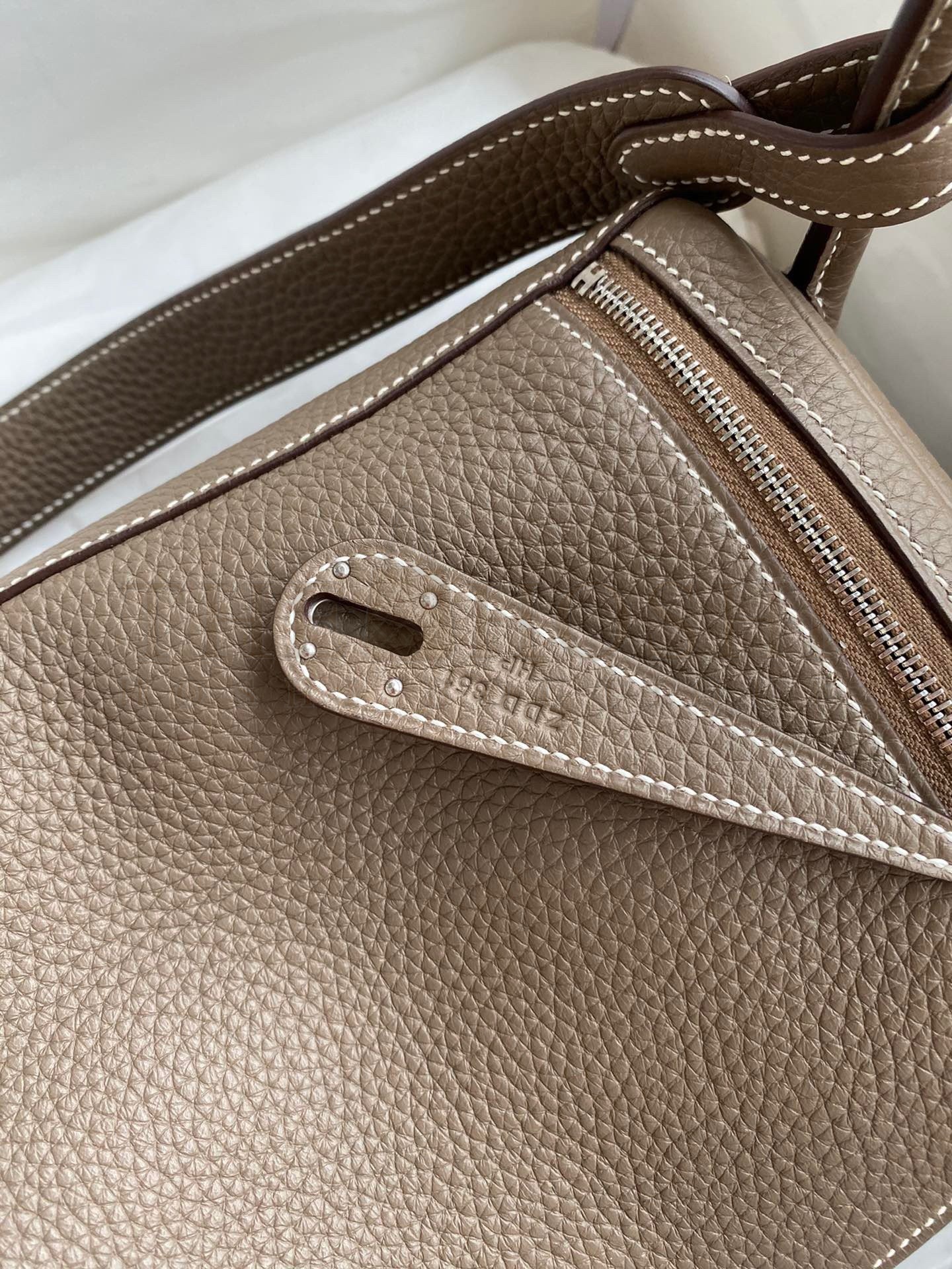 H**me5 Lindy 26 Handmade Bag In Taupe Clemence Leather Master Quality