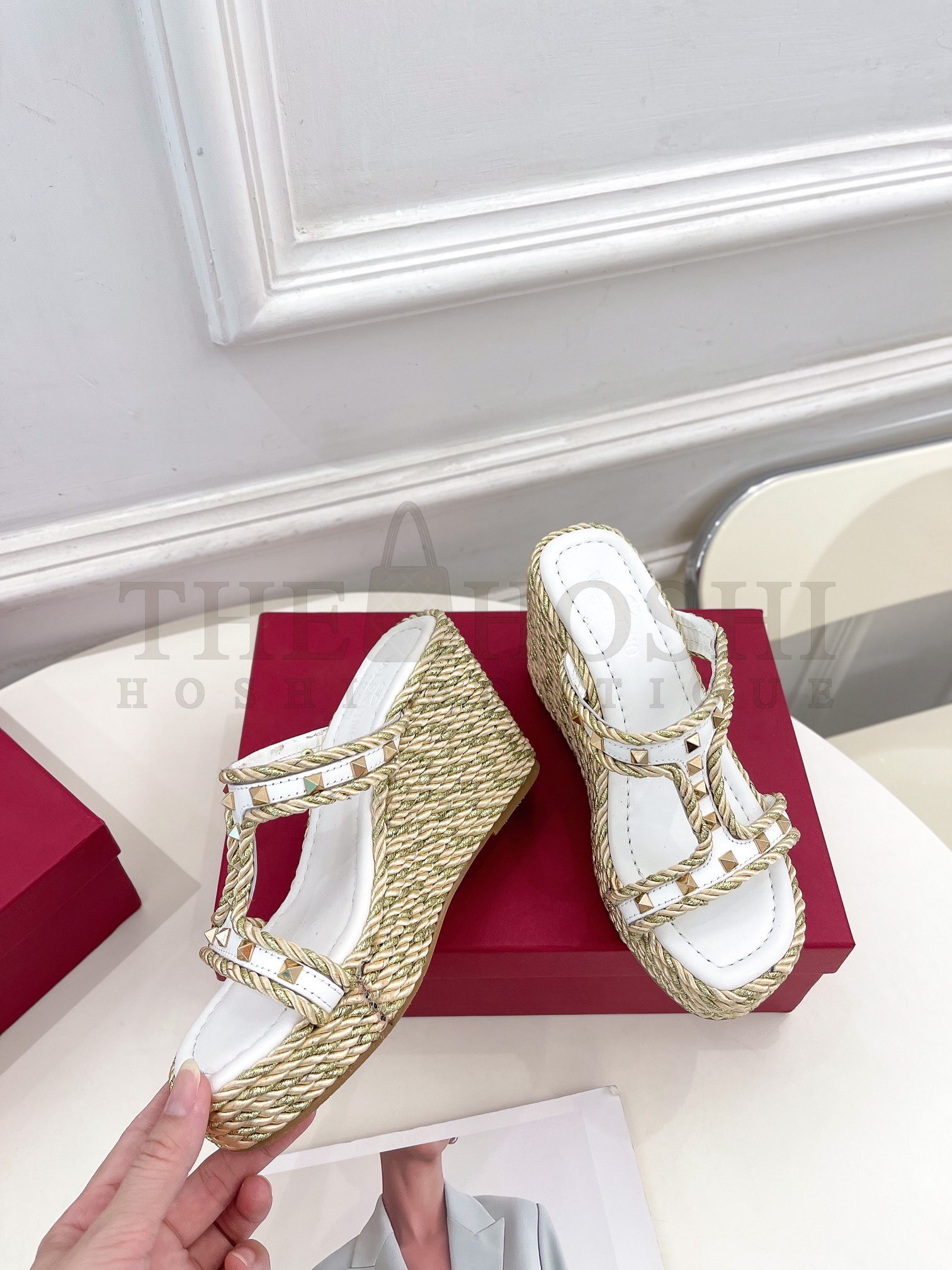 Va1e*ntin0 Garavani Rockstud Wedge Sandals in White Calfskin Master Quality