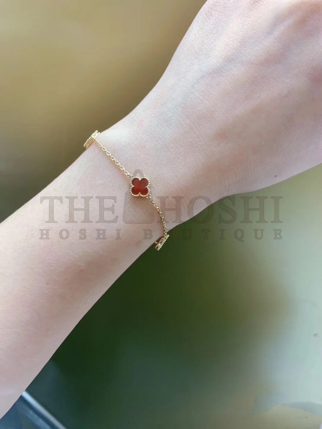 V*n Cl**f & Arpels Choker Four-Leaf Clover Bracelet, Red Agate Master Quality