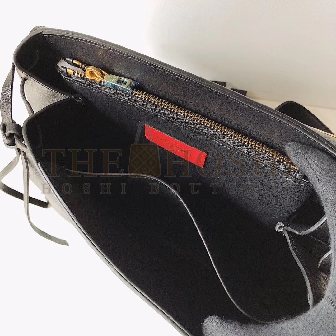 Va1e*ntin0 Small Vring Handbag In Black Buffalo Leather Master Quality