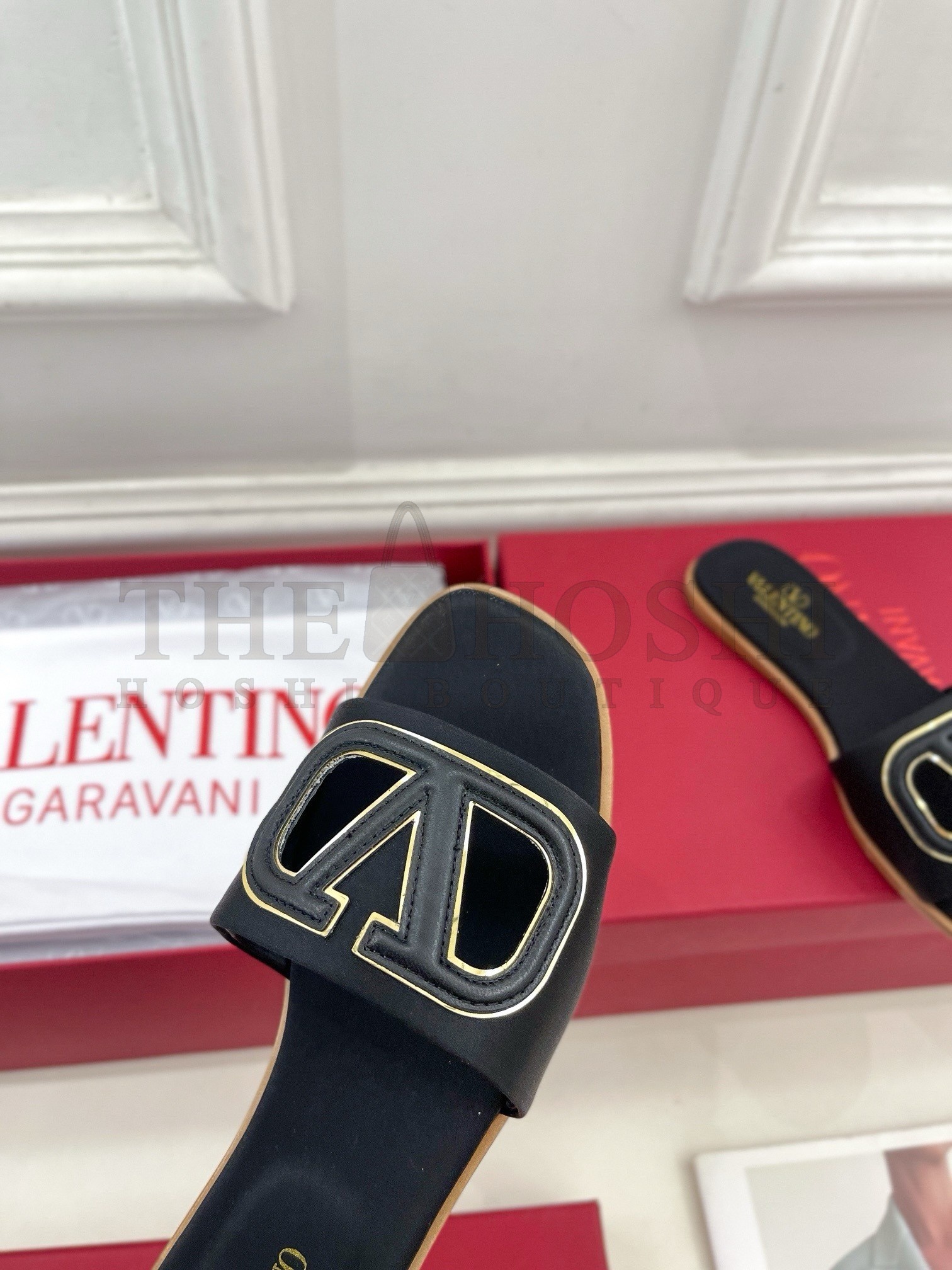 Va1e*ntin0 VLogo Cut-out Slide Sandals in Black Leather Master Quality