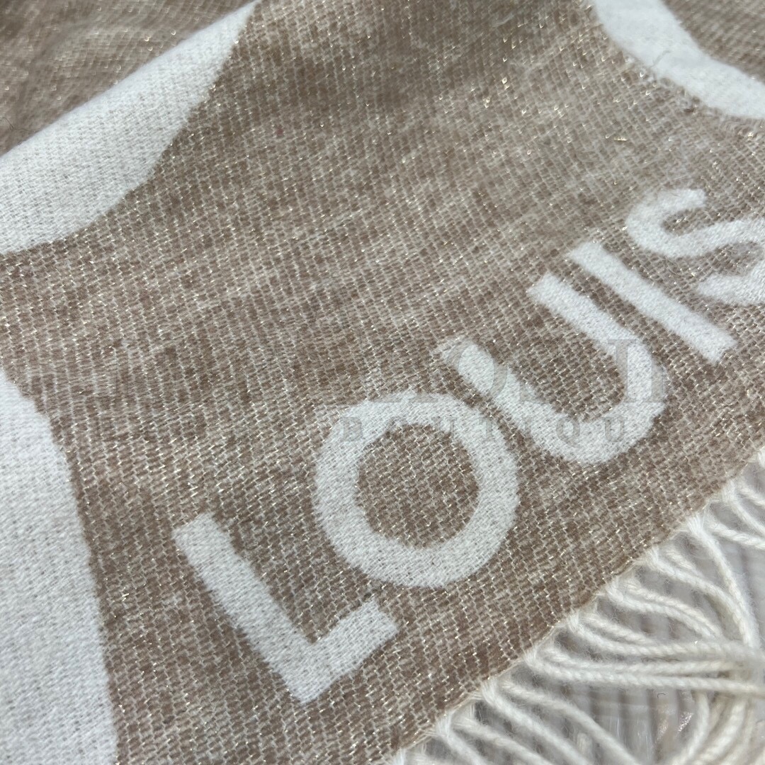 L0vis Vvtt0n LV Unisex Ultimate Shine Scarf Beige Allover Monogram Pattern Fringe Finish Master Quality