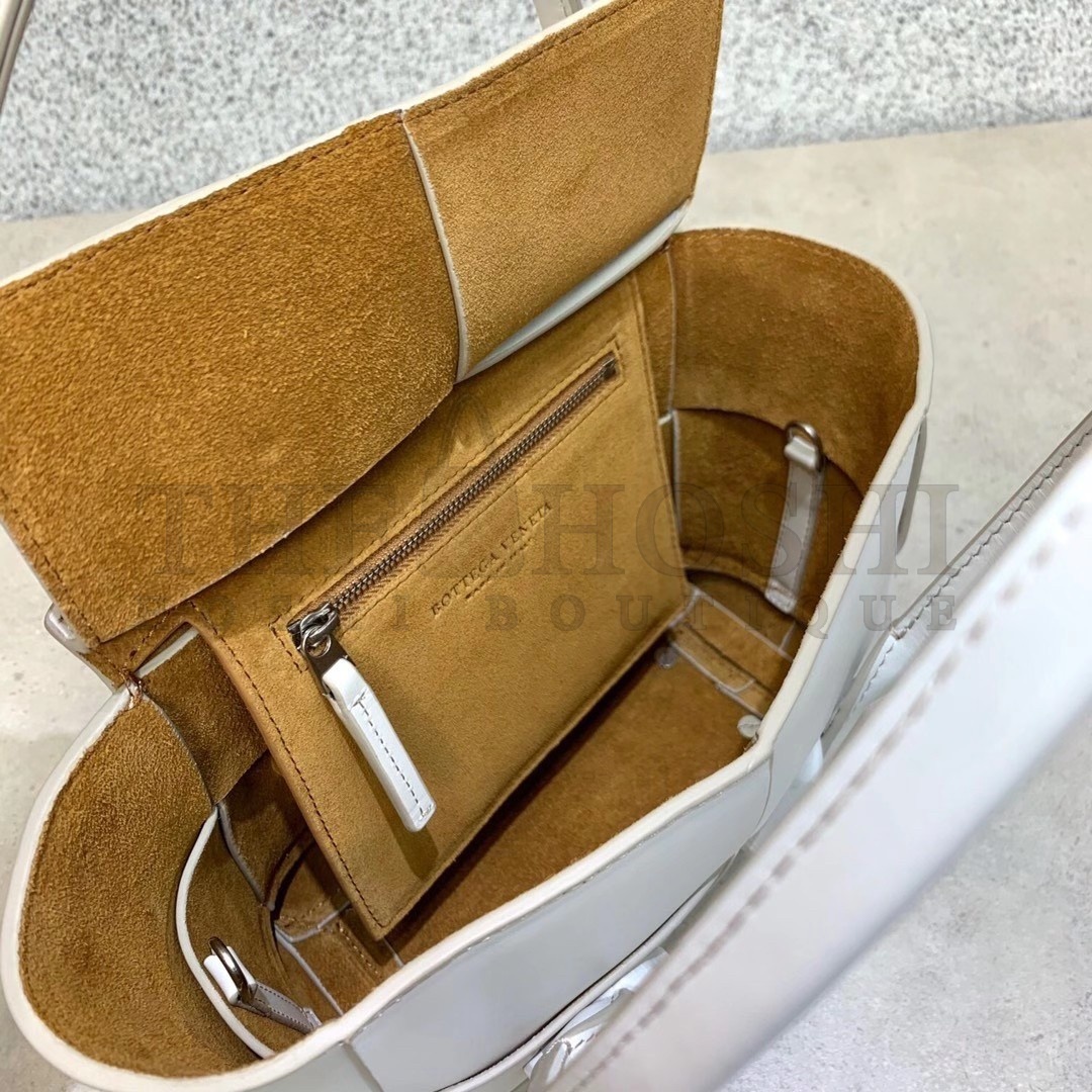 B0tt*ga Ven*ta Mini Arco Bag In White Intrecciato Calfskin Master Quality