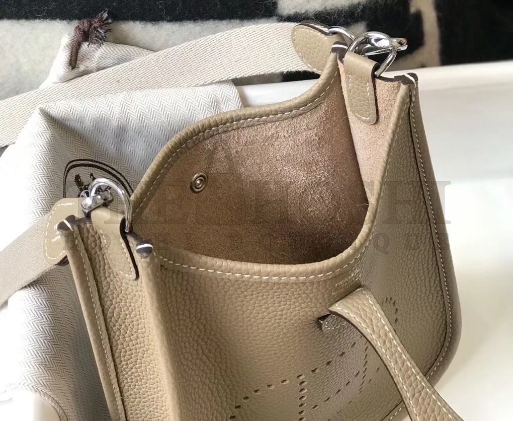H**me5 Evelyne III TPM Bag In Tourterelle Clemence Leather Master Quality