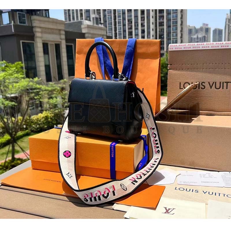 L0vis Vvtt0n LV Women Cluny Mini Handbag Black Epi Grained Cowhide Leather Master Quality