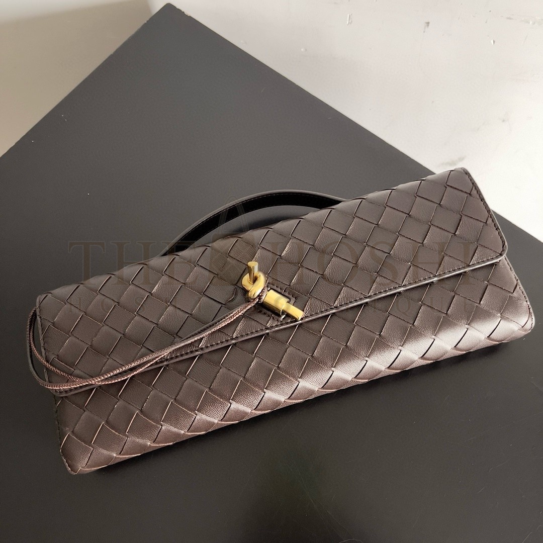 B0tt*ga Ven*ta Andiamo Clutch with Handle in Fondant Intrecciato Lambskin Master Quality