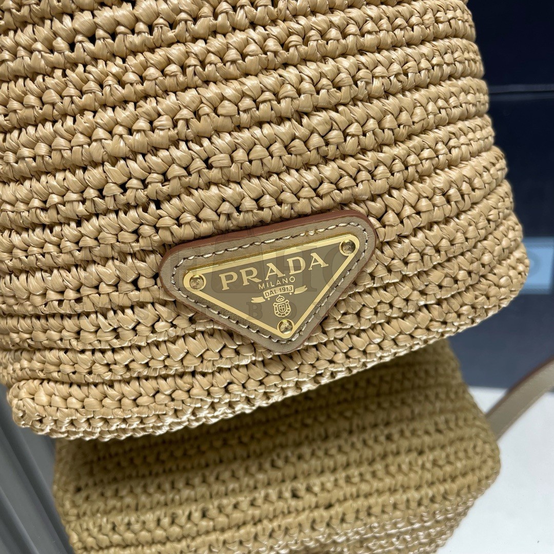 Pra*a Crochet Mini Bucket Bag in Natural Raffia-effect Yarn Master Quality