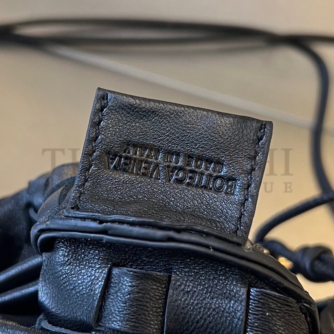 B0tt*ga Ven*ta Sardine Mini Bag In Black Intrecciato Lambskin Master Quality