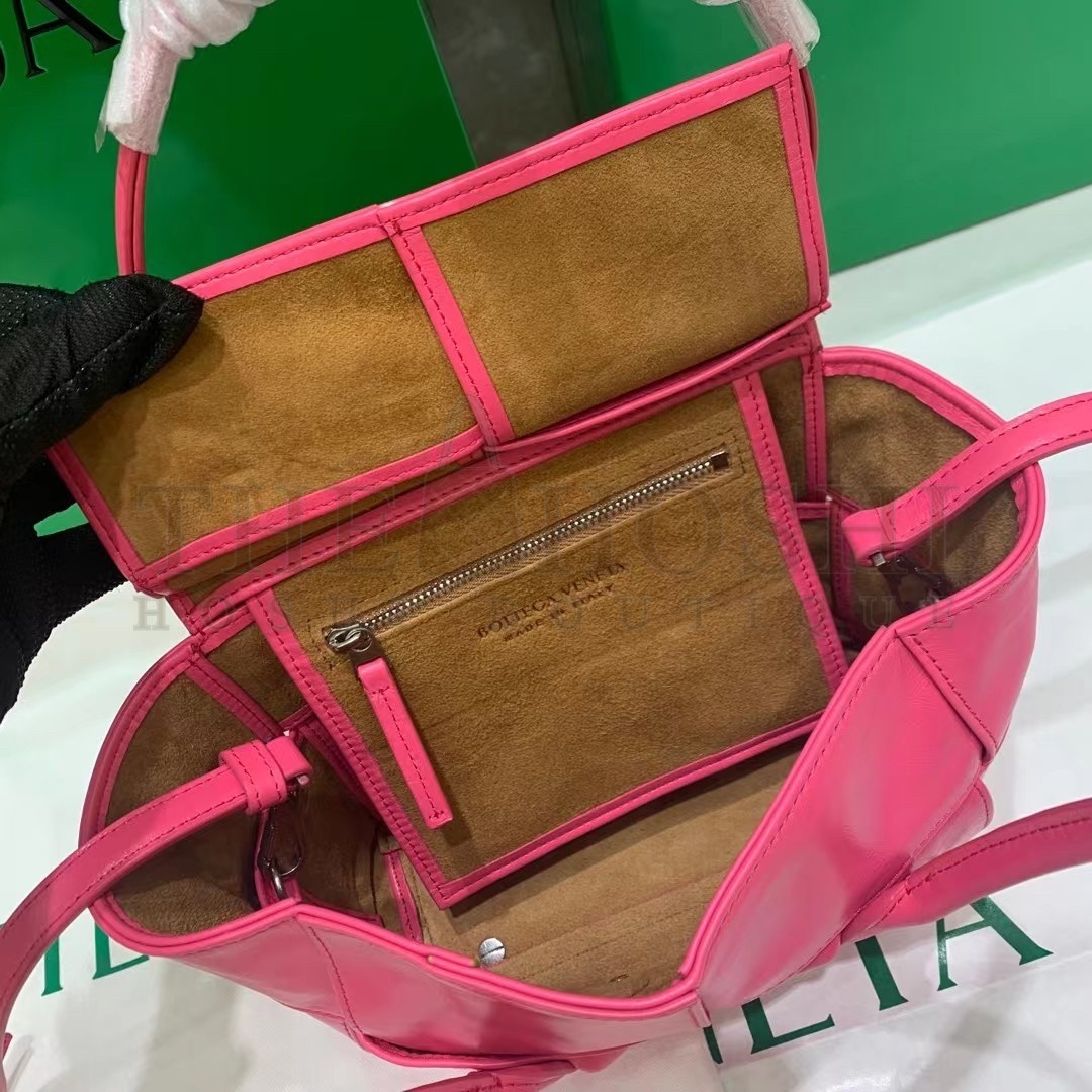 B0tt*ga Ven*ta Mini Arco Bag In Pink Intrecciato Leather Master Quality