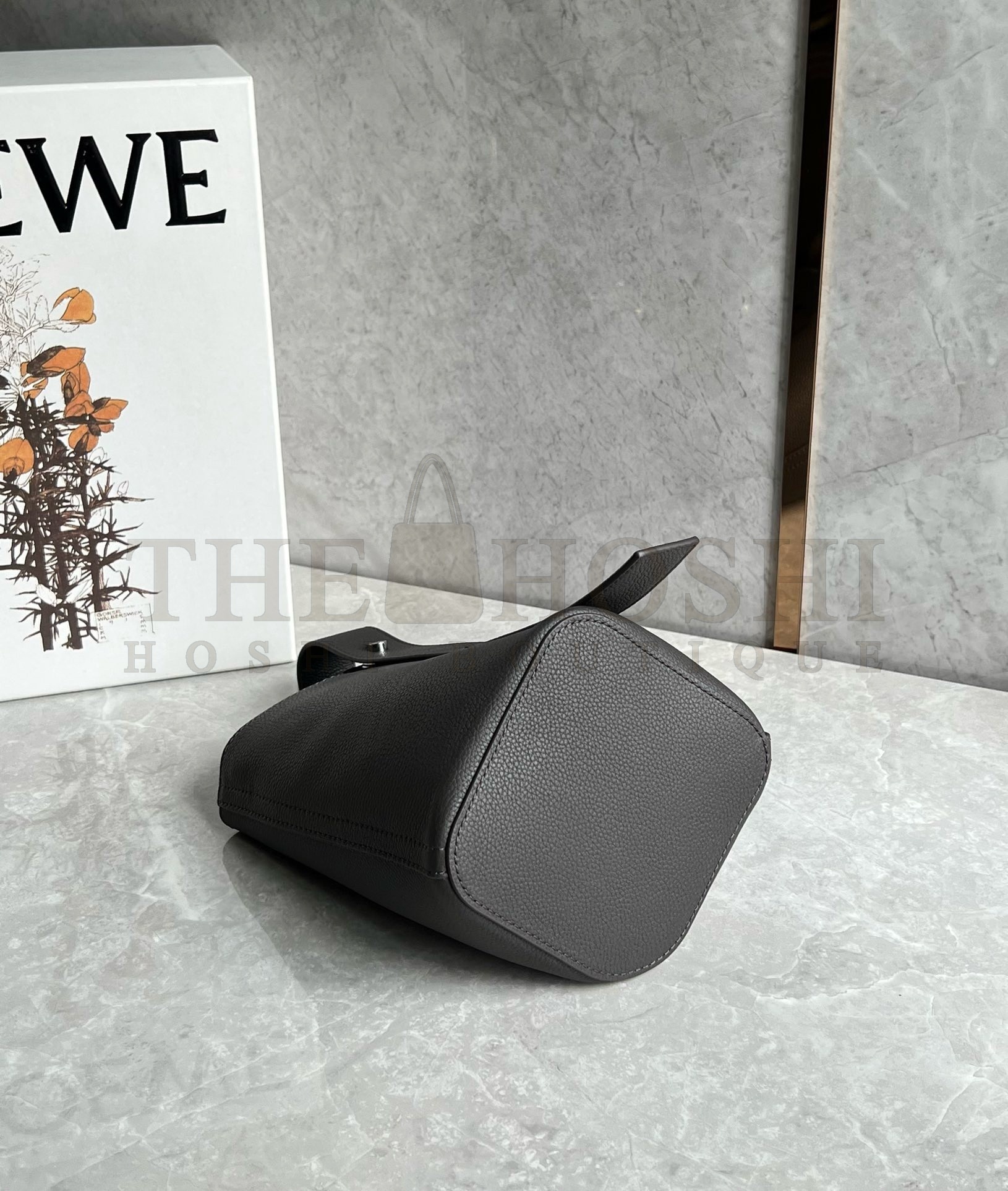 L0ew* Mini Pebble Bucket Bag in Black Grained Leather Master Quality