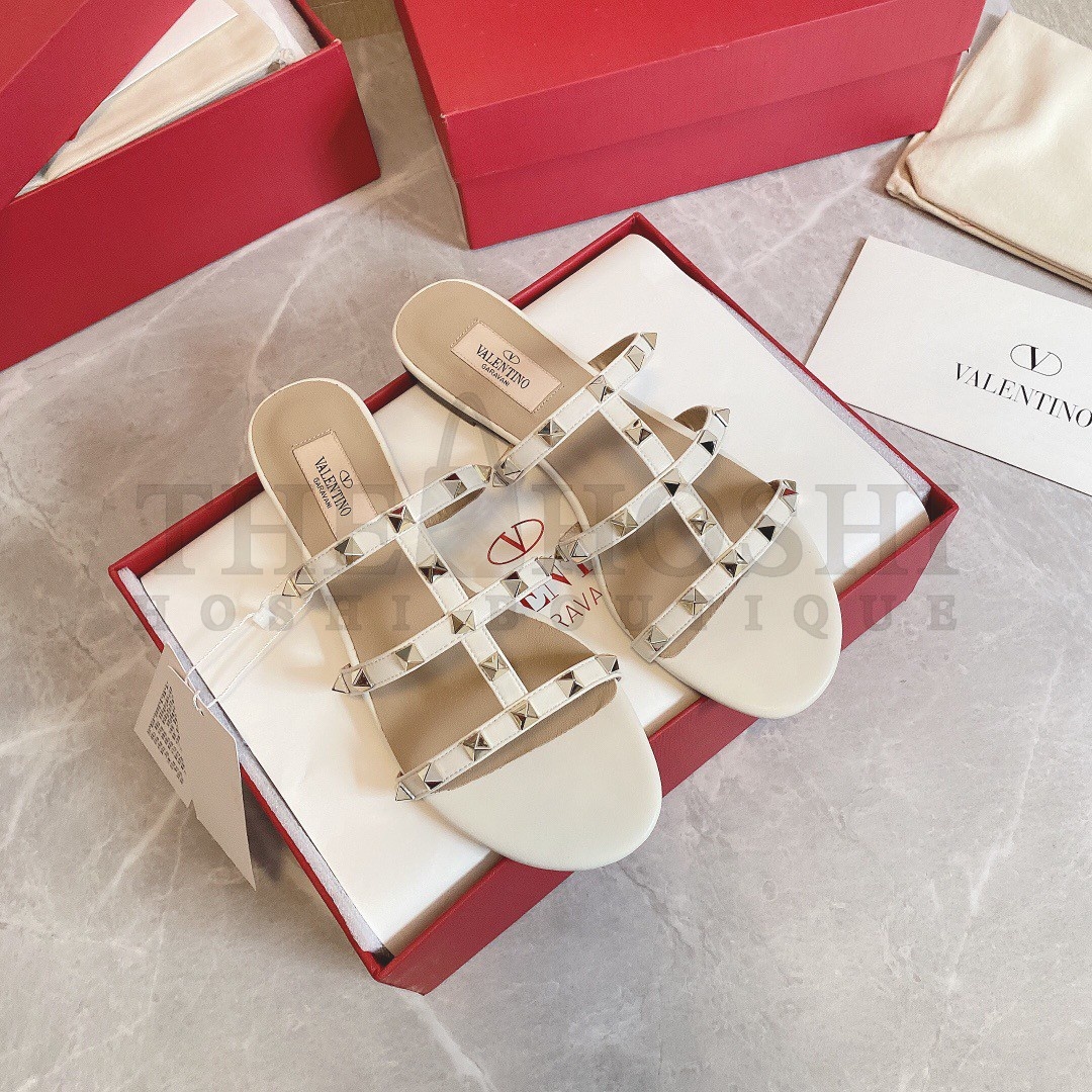 Va1e*ntin0 Garavani Rockstud Flat Sandals In White Calfskin Master Quality