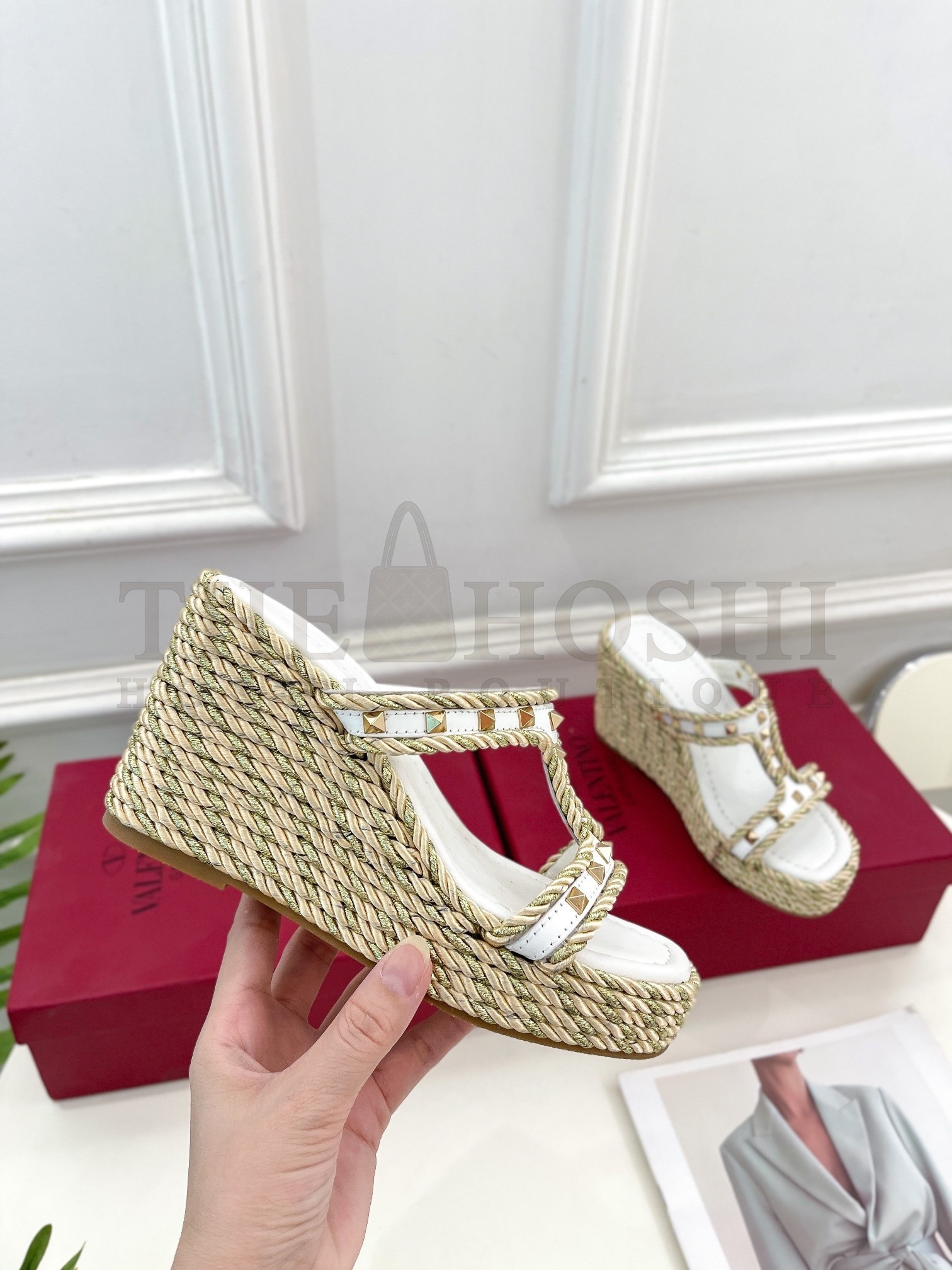 Va1e*ntin0 Garavani Rockstud Wedge Sandals in White Calfskin Master Quality