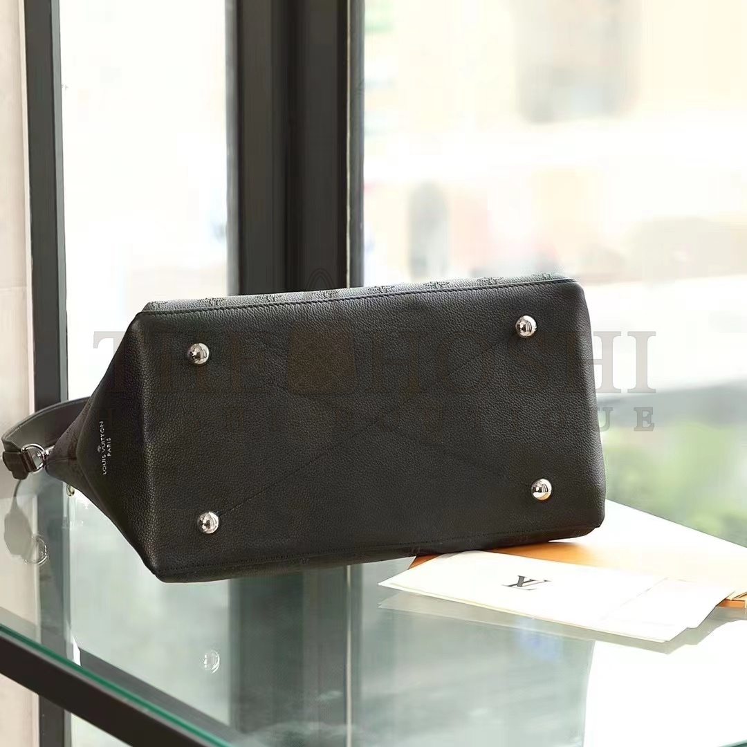 L0vis Vvtt0n LV Women Beaubourg Hobo MM Bag Black Mahina Perforated Calf Leather Master Quality