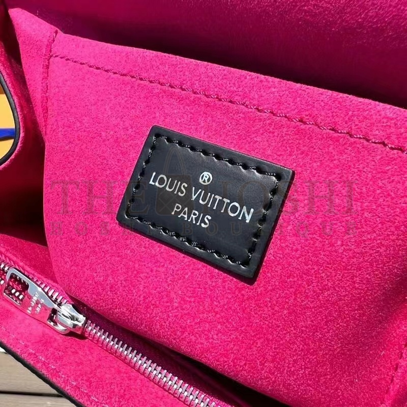 L0vis Vvtt0n LV Women Cluny Mini Handbag Black Epi Grained Cowhide Leather Master Quality