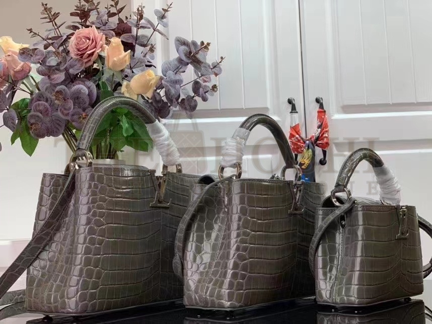 L0vis Vvtt0n LV Women Capucines MM Handbag Grey Crocodilien Brillant Savoir Faire Master Quality