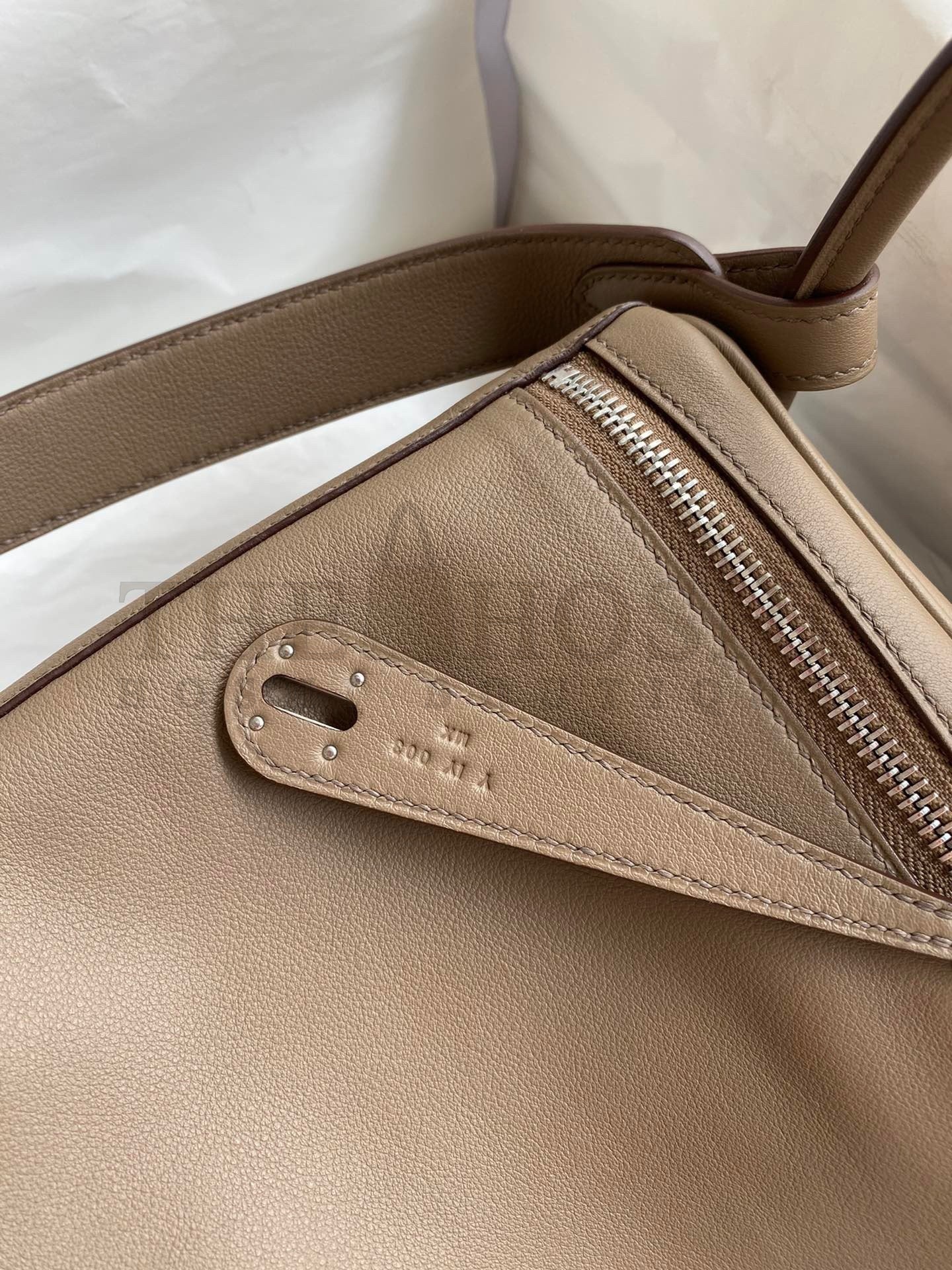 H**me5 Lindy 30 Handmade Bag In Taupe Swift Calfskin Master Quality