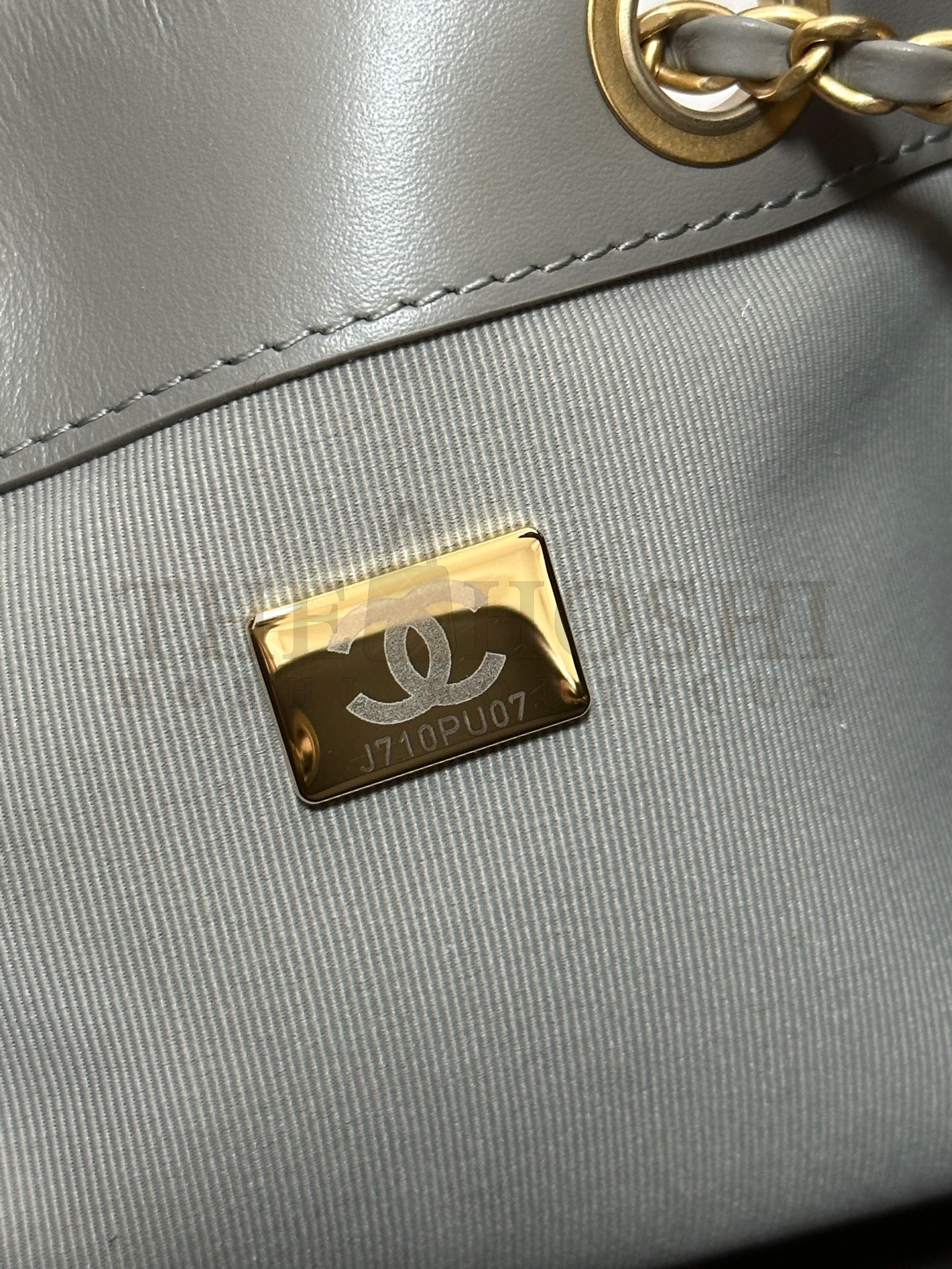 Ch**el 25C AS5631 Hobo Drawstring Bag Gray Sude Leather with Gold Chain 30x26x14cm Master Quality