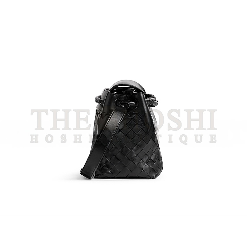 B0tt*ga Ven*ta SMALL ANDIAMO MESSENGER 815781V2HLD1208 (29*20*13cm) Master Quality